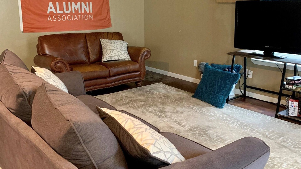 Stillwater House | OSU Fan Headquarters- 4 blocks from the Strip, 8 blocks to Campus.