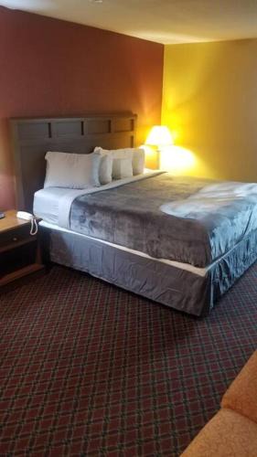 Stillwater Apartment | OSU King Bed Hotel Room 206