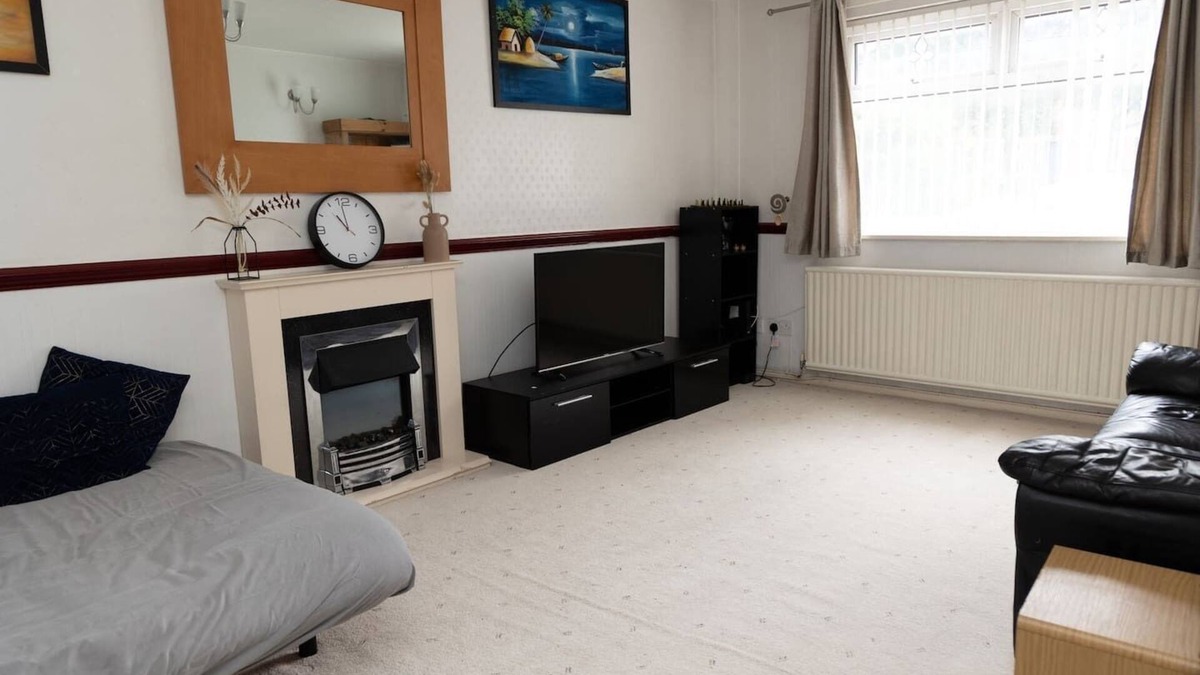 Chadderton House | Otley Terrace - 3 bed home sleeping 8 people.