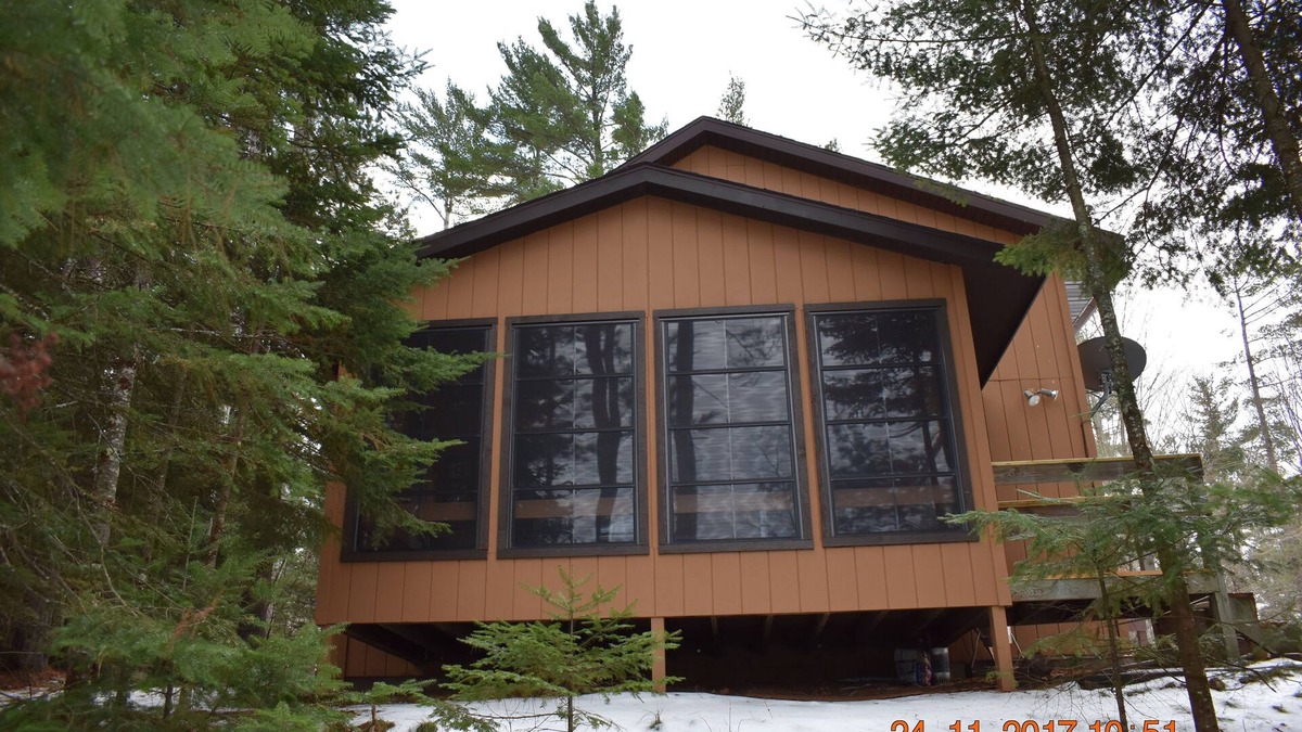 Presque Isle Cabin | Otter Bay Cabin.A Beautifully Furnished Lakefront All Season Cabin!