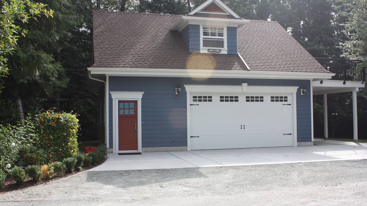 Langley Apartment | Otter Lane Country Carriage House - Group Bachelor Suite