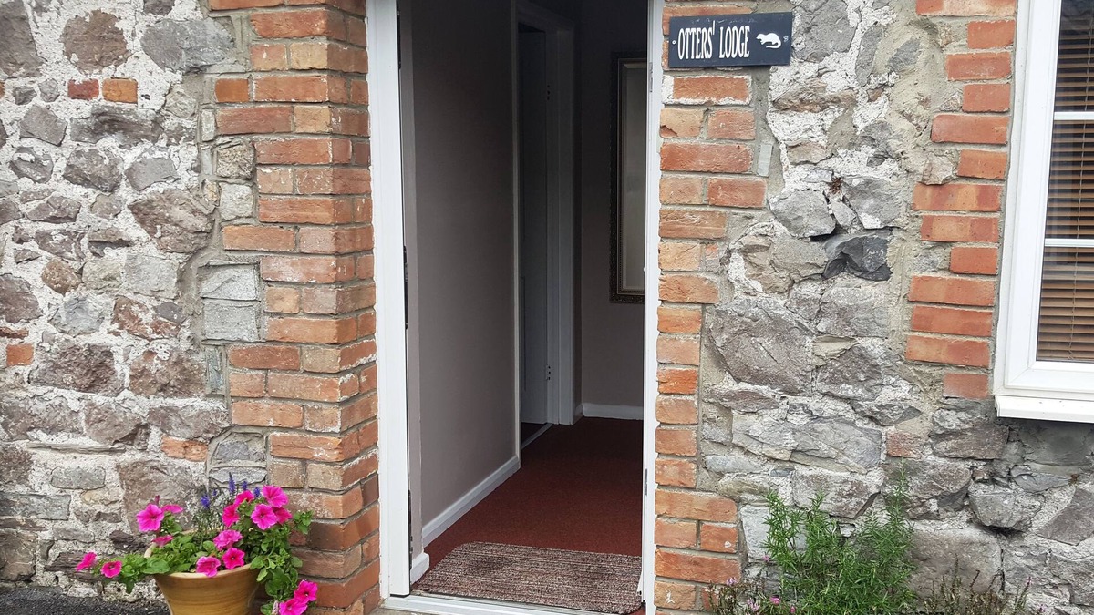Edingworth House | Otters’ Lodge: Beautiful countryside cottage close to beaches and attractions.