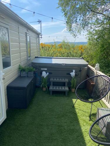 Swarland Resort | Otters Rural Retreat - Private Hot-Tub & Free Golf for guests included