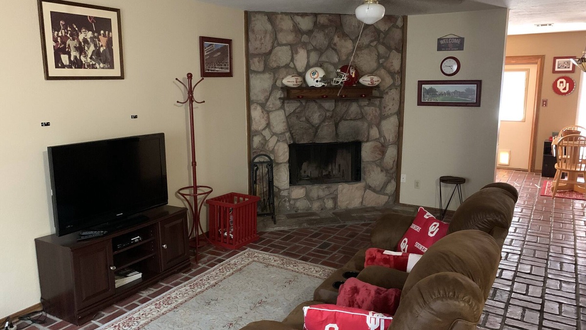 Norman House | OU Game Day Condo! Nice single bedroom townhouse 6 mins from OU campus.