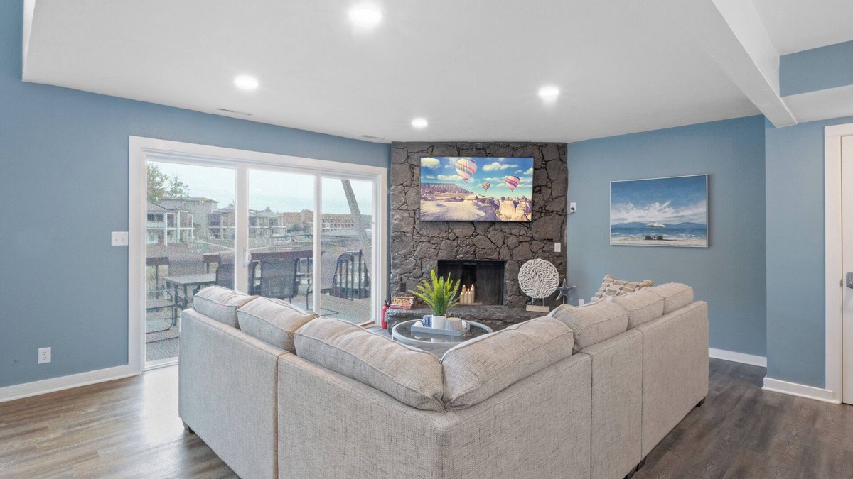 Lake Ozark Condo | Our Cove Retreat - Perfect for Wave-Free Swimming, Tanning & Prime Location Fun!