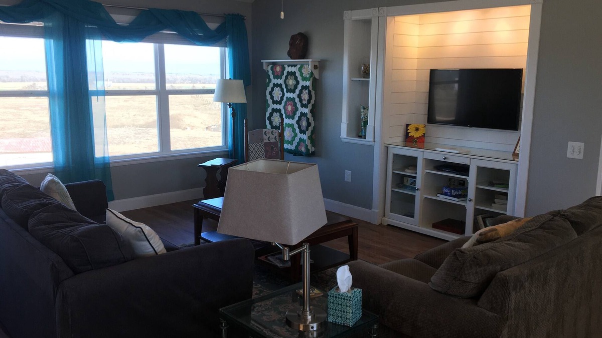 Lockhart Apartment | Our Cozy, Quiet, Comfortable place in the Country - 2 Bedroom 900 sq ft w/view