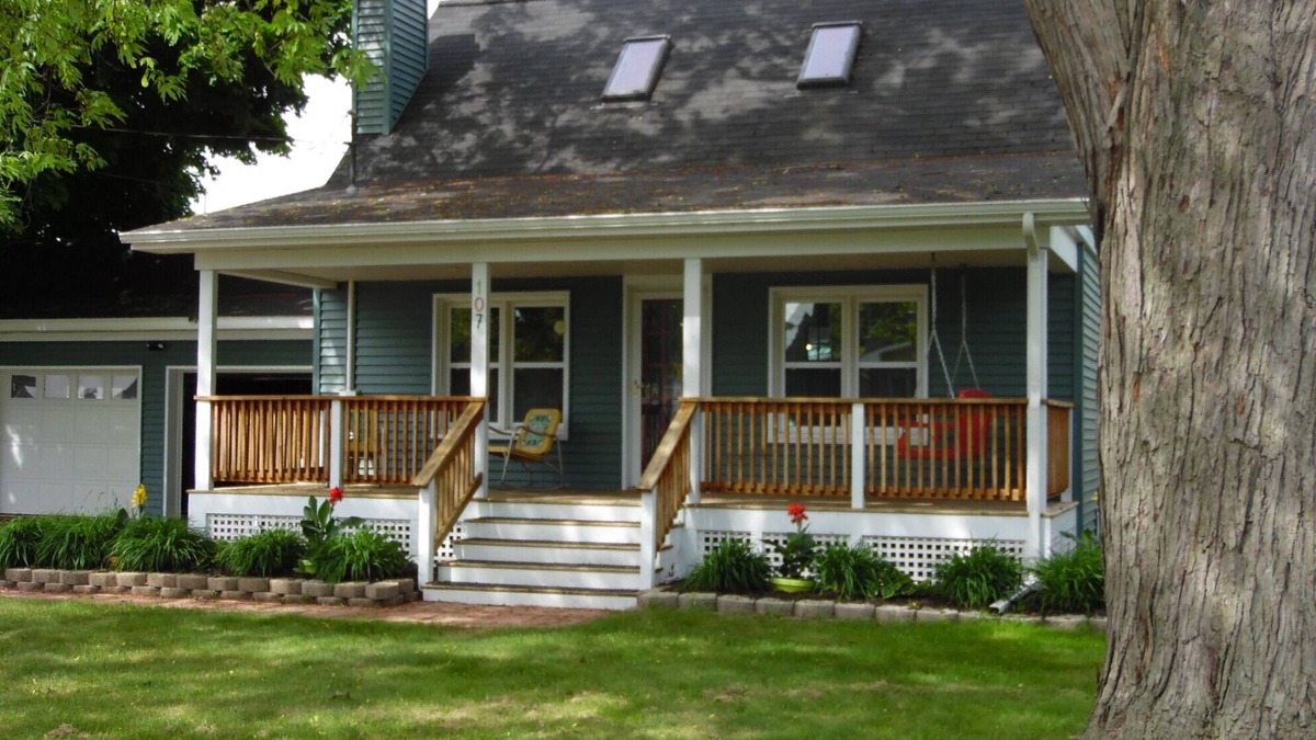 Tawas City House | Our escape near downtown East Tawas and Pet friendly with pet fee
