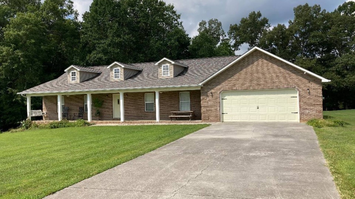 Dandridge House | “Our Favorite Hangout” ◈ Lakefront ◈ Boat Dock ◈ Level Lot ◈ Fire Pit