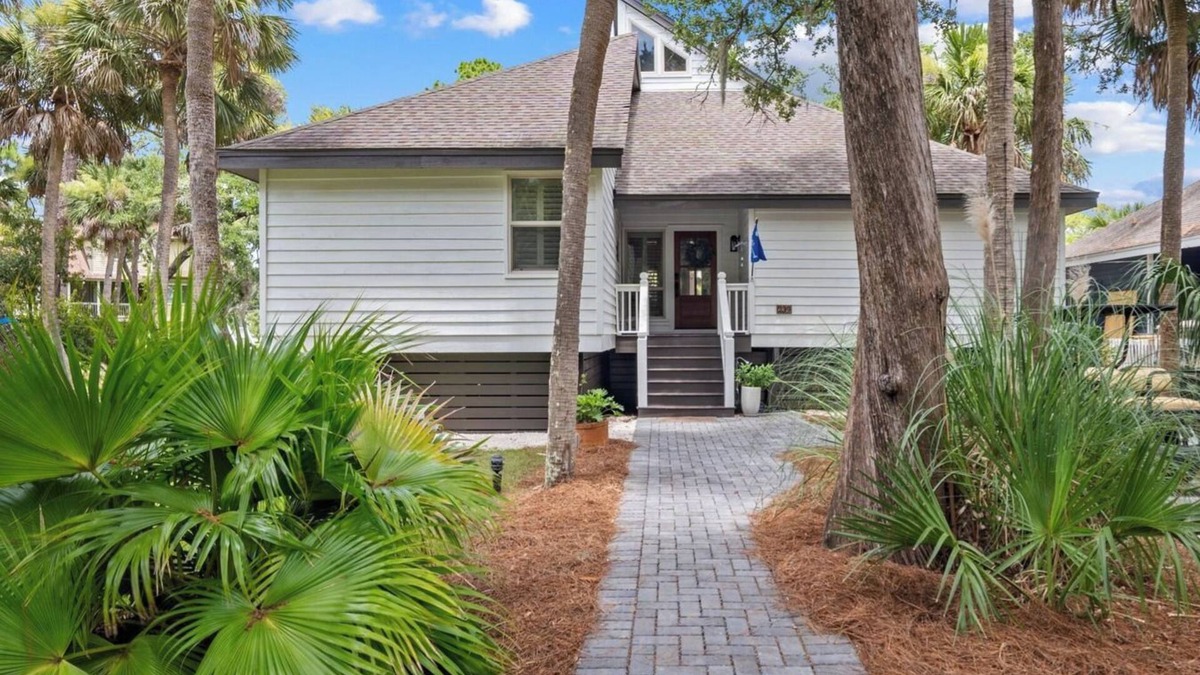 Deer Lake House | Our Fripp Getaway, 6-Seat Golf Cart Included, Pets Considered, Neighborhood Pool, 239 Deerfield Court