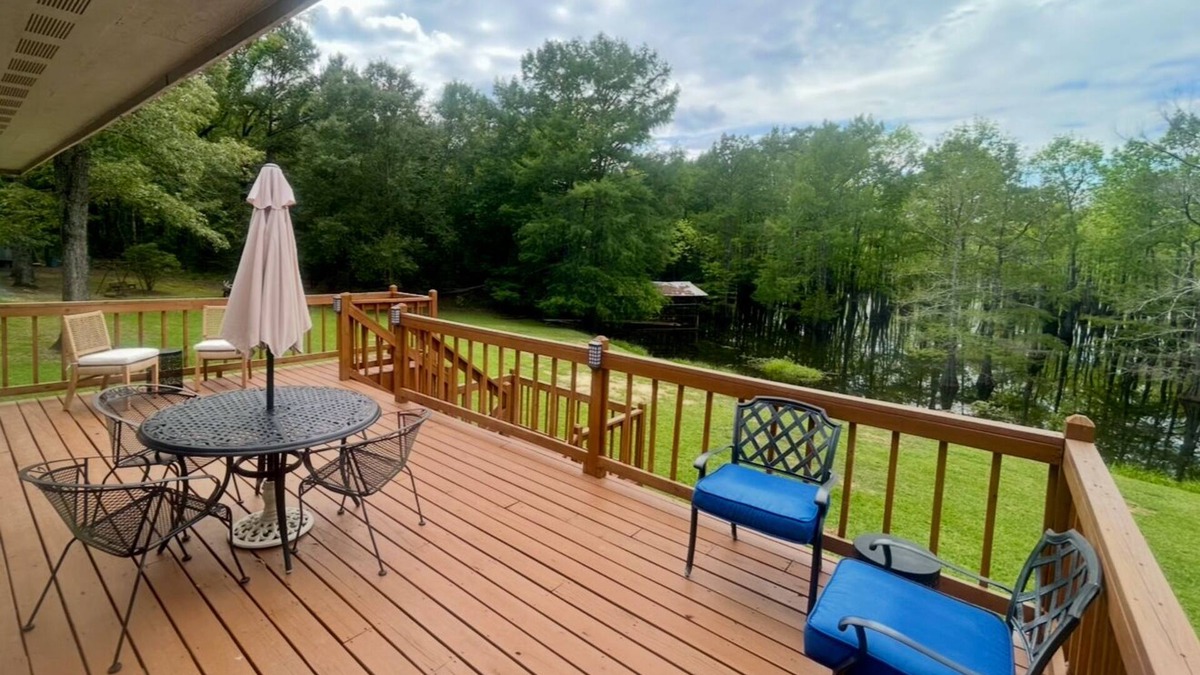 West Monroe House | Our Guests Agree: Beautiful, Clean, Well-equipped