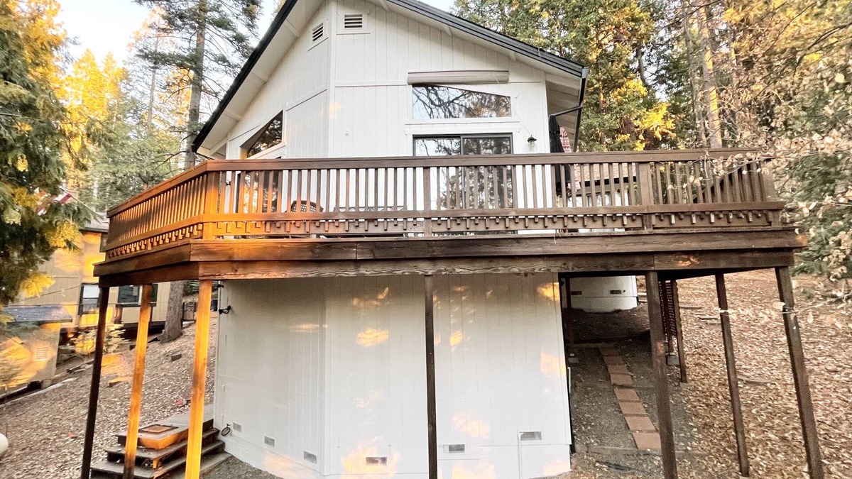 Mi-Wuk Village Ski Chalet | “Our Hideaway Chalet” Mi-Wuk Village - Wifi AC Heat Fireplace - Summer bookings!