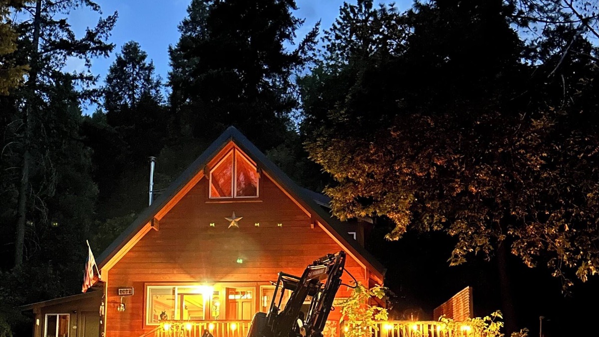 Medford Cabin | Our one-of-a-kind woodland retreat is waiting for you at Donner Family Ranch.