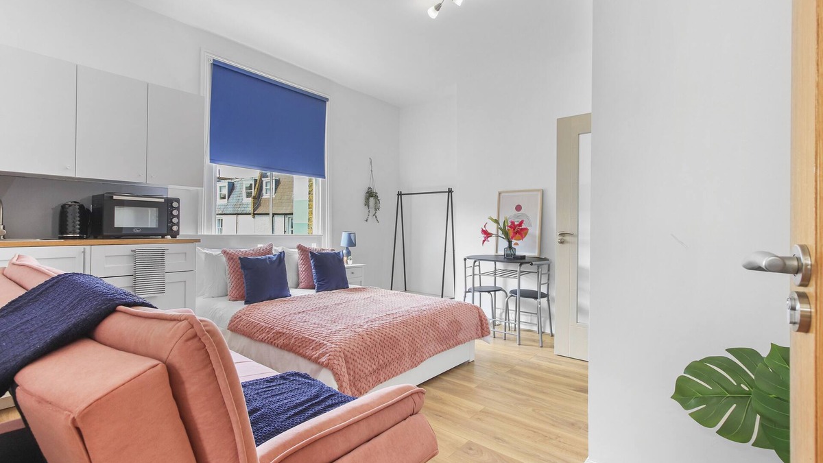 Addison Apartment | Our studio is a home away from home! In the heart of Hammersmith and Fulham.