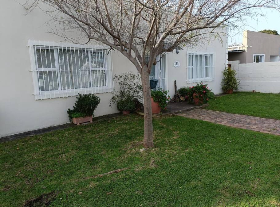 Sandbaai House | Out of Africa in Sandbaai, Hermanus