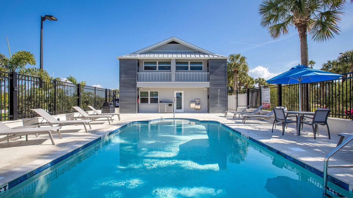 Indian Shores Hotel | Outdoor Escape! 2 Amazing Units w/Kitchen, Beach, Pool