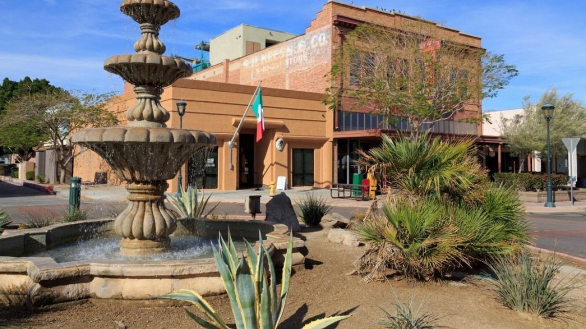 Yuma House | Outdoor Escape! Four Modern Units Near Attraction, Pool, Parking and Hot Tub
