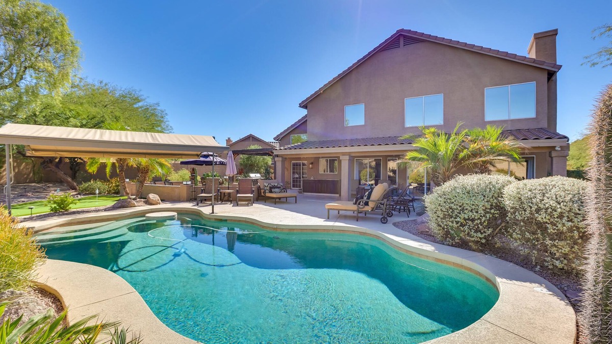 Tatum Ranch House | Outdoor Kitchen & Pool: Cave Creek Getaway