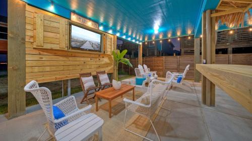 Cinnamon Shore House | Outdoor Lounge w Bar Swing Seats Near Nature Preserve Blutopia by AvantStay