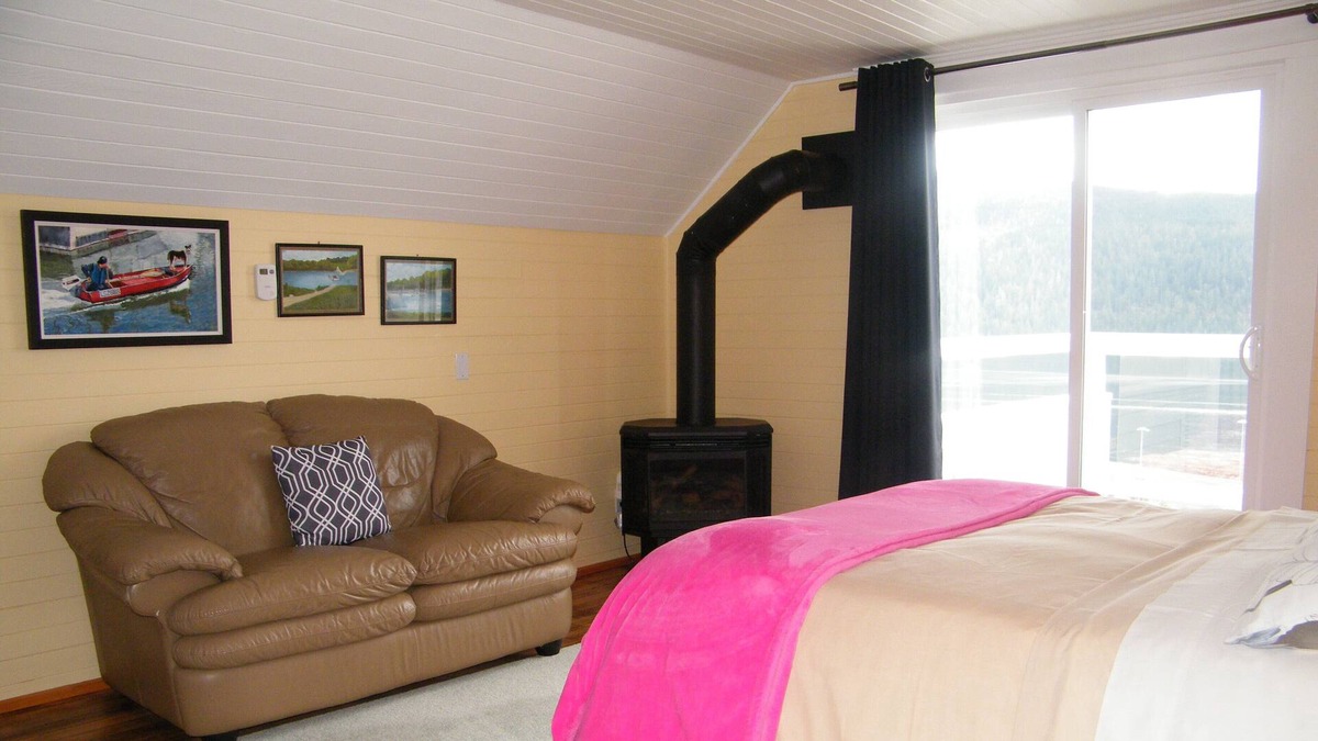 Port Alberni Bed & Breakfast | Outdoor Lovers Aerie- Superb view of Alberni Inlet & Harbour.