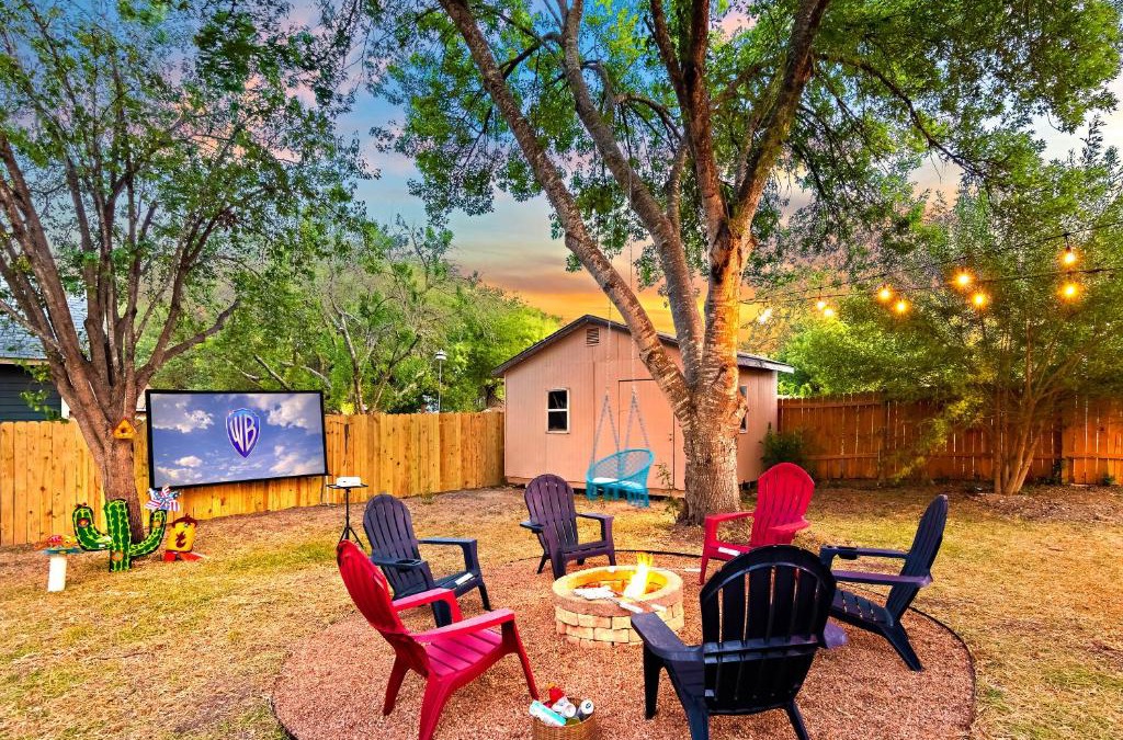 Heritage Villa | Outdoor movie seaworld house