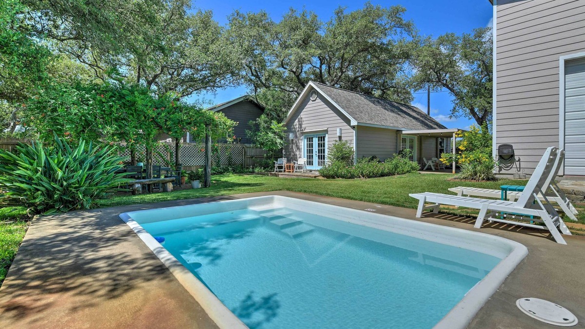 Fulton House | Outdoor Oasis & Grills: Ultimate Rockport Home!