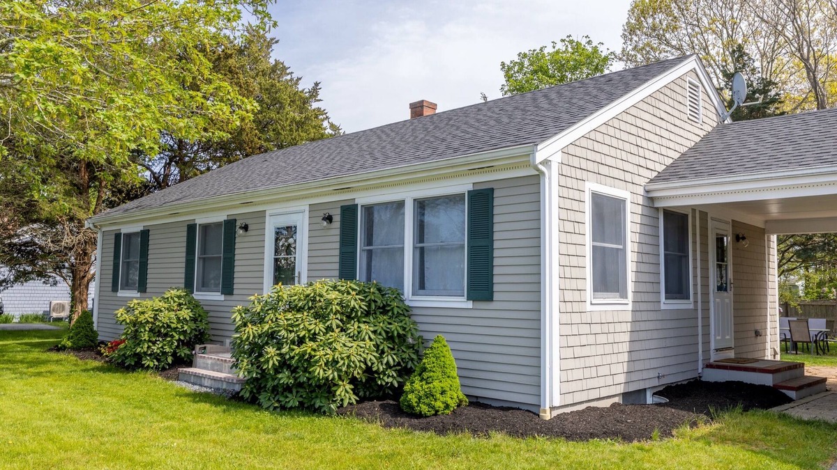 East Falmouth Cottage | Outdoor Shower, Firepit, BBQ, AC units and more! Near downtown and beaches!