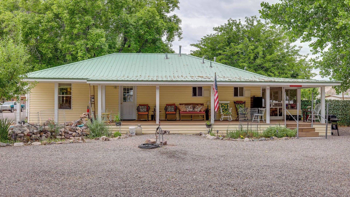 Caliente House | Outdoorsy Caliente Retreat w/Screened Porch