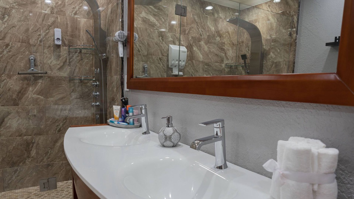 Haverhill House | Outside Lovers!3bedr/4bath, completely fence