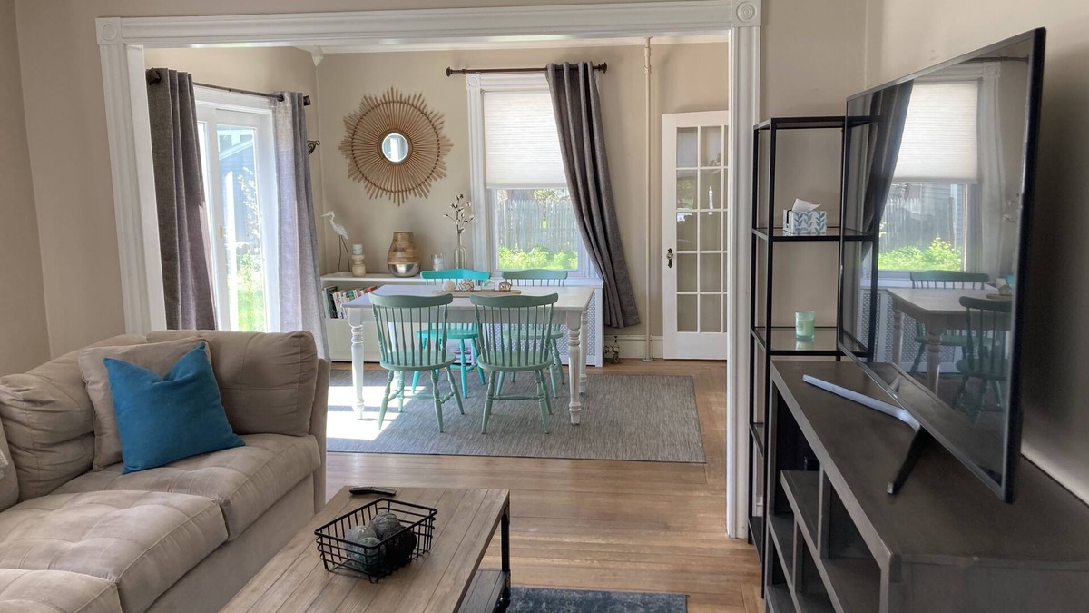 Lincoln House | 🌇Outside Providence! 3-Bed Near Twin River Casino!