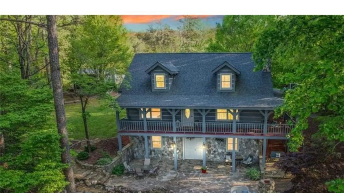 Rockwell House | Outskirts of Heaven - enjoy a mountain feel just minutes from the city!