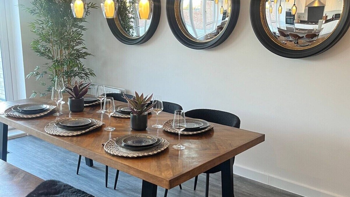Milton Keynes House | Outstanding 4-Bedroom Town House