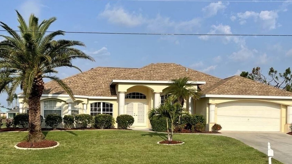 Pine Valley Villa | Outstanding Luxury Lakeside 4 Bed Home Electric Heated Pool