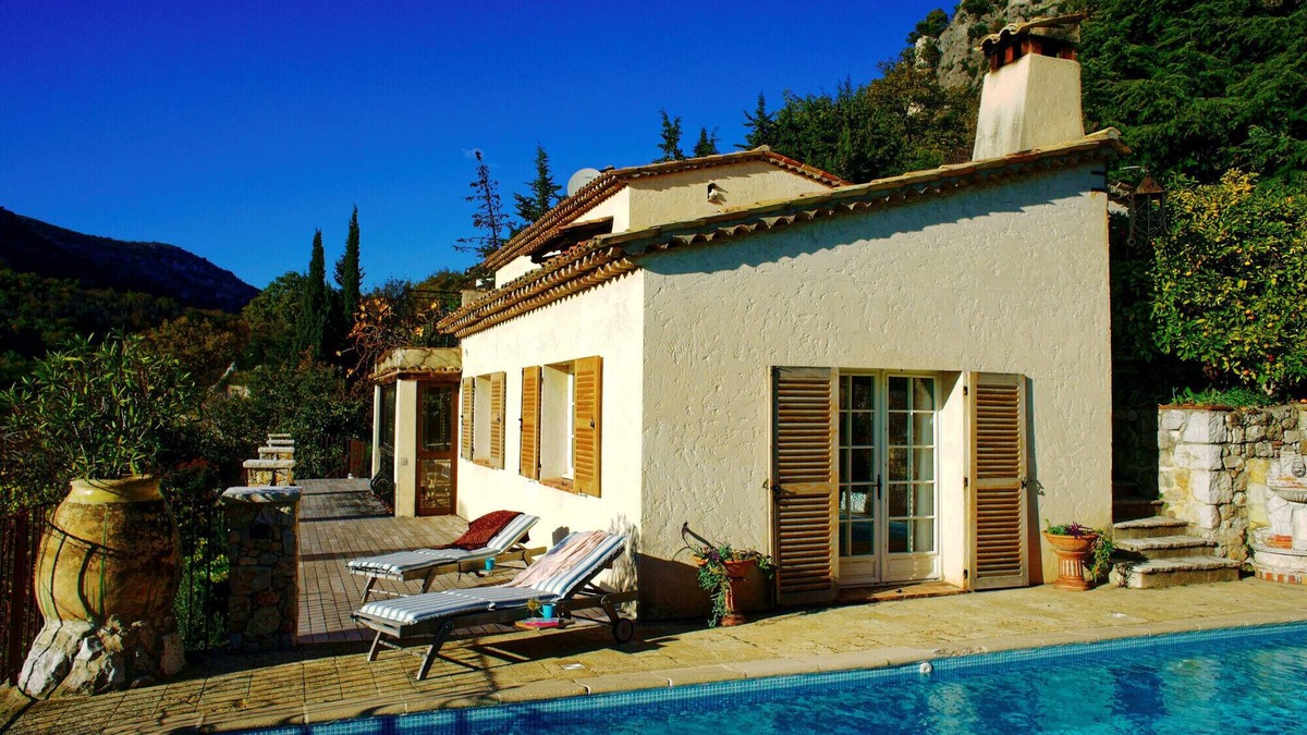 Saint-Jeannet Villa | Outstanding Provençal Villa with Spectacular Views Available All Year