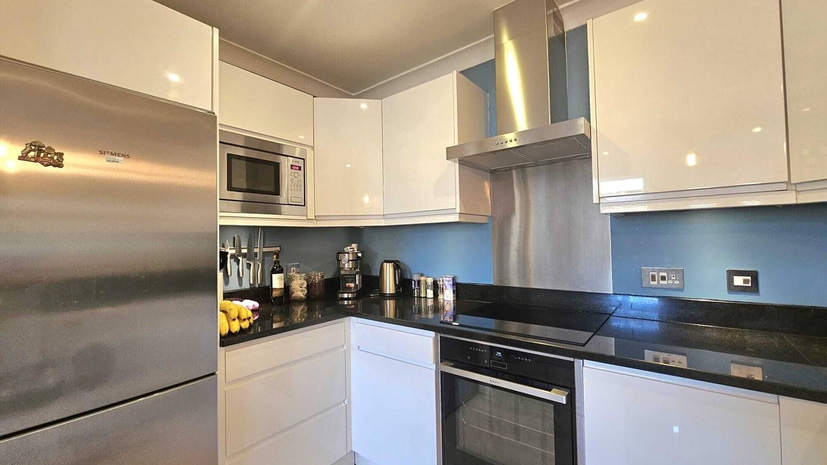 Surrey Docks Apartment | Outstanding Riverside 1-bed flat by the Thames in private residential