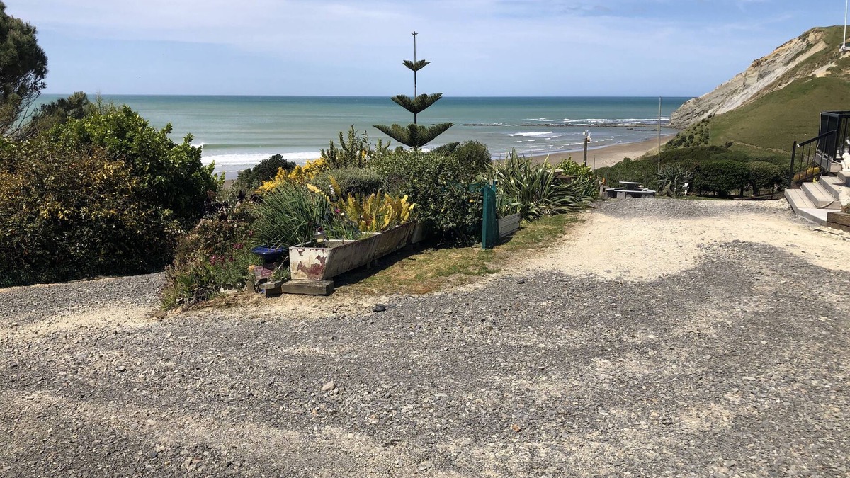 Porangahau House | Outstanding Sea Views; Lovely Accommodation