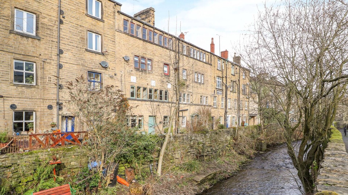 Holmfirth House | OVER-UNDER COTTAGE, pet friendly in Holmfirth