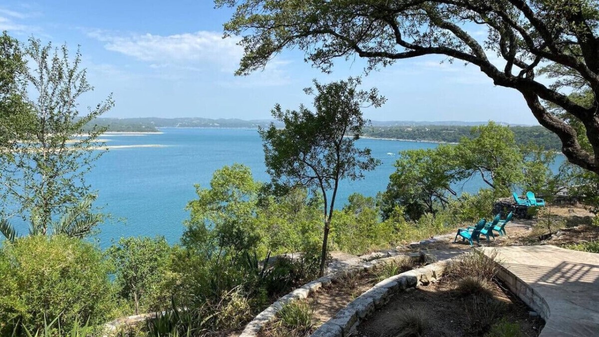 Hudson Bend House | 'Overlook Landing'- Lake Views! Hot Tub | Secluded