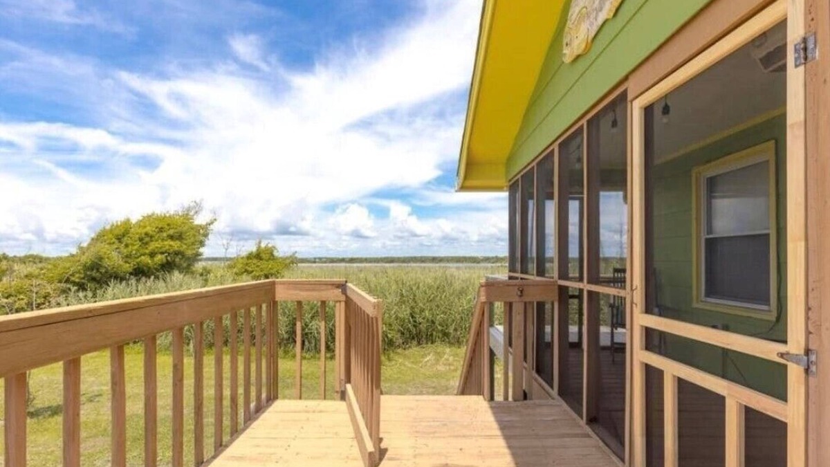 North Topsail Beach House | Overlook the Intracoastal and walk to the beach!