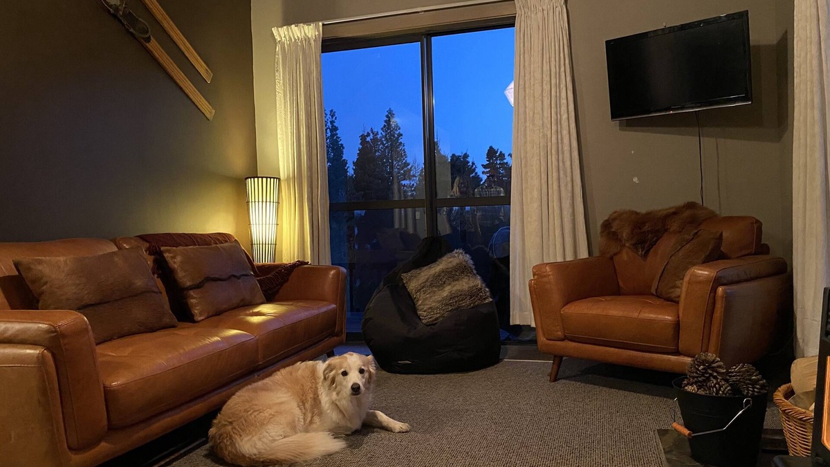 Ohau House | Overlooking beautiful Lake Middelton and a glimpse of Lake Ohau