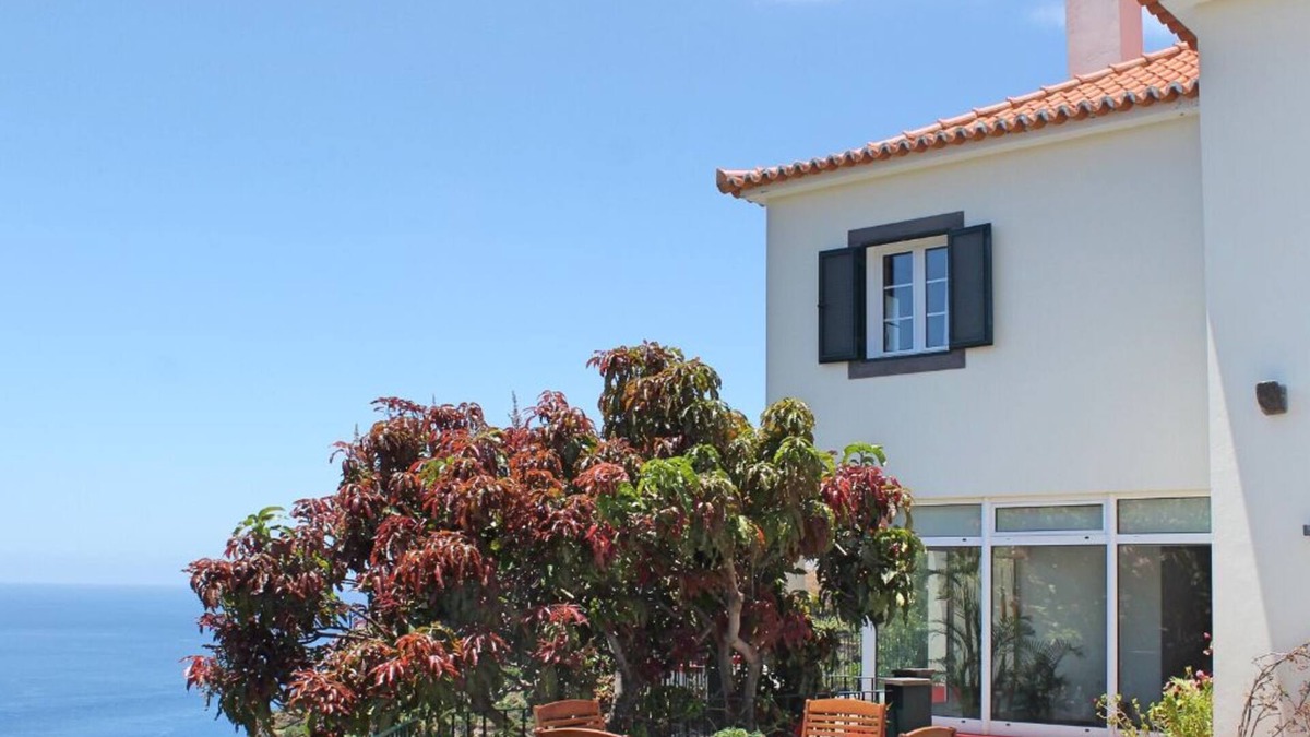 Estrela da Calheta Villa | Overlooking Calheta Beach | Casa Do Julio