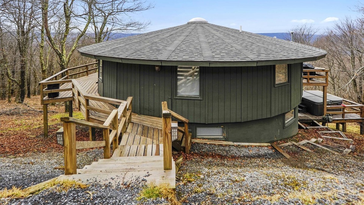 Old Timberline House | Overlooking Canaan Valley. It's about time you got Round-To-It!