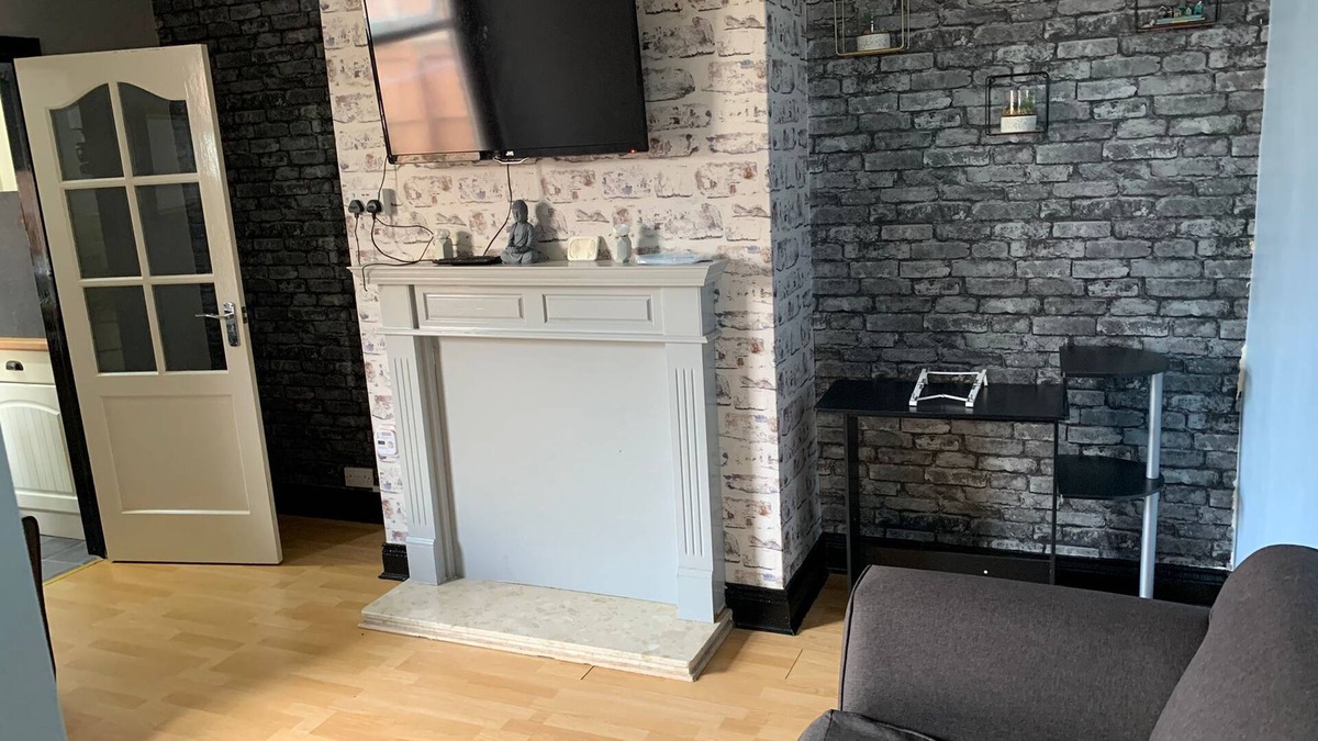 Newcastle-upon-Tyne Apartment | Ovington Grove 3 bedrooms fully furnished kitchen and free parking apartment