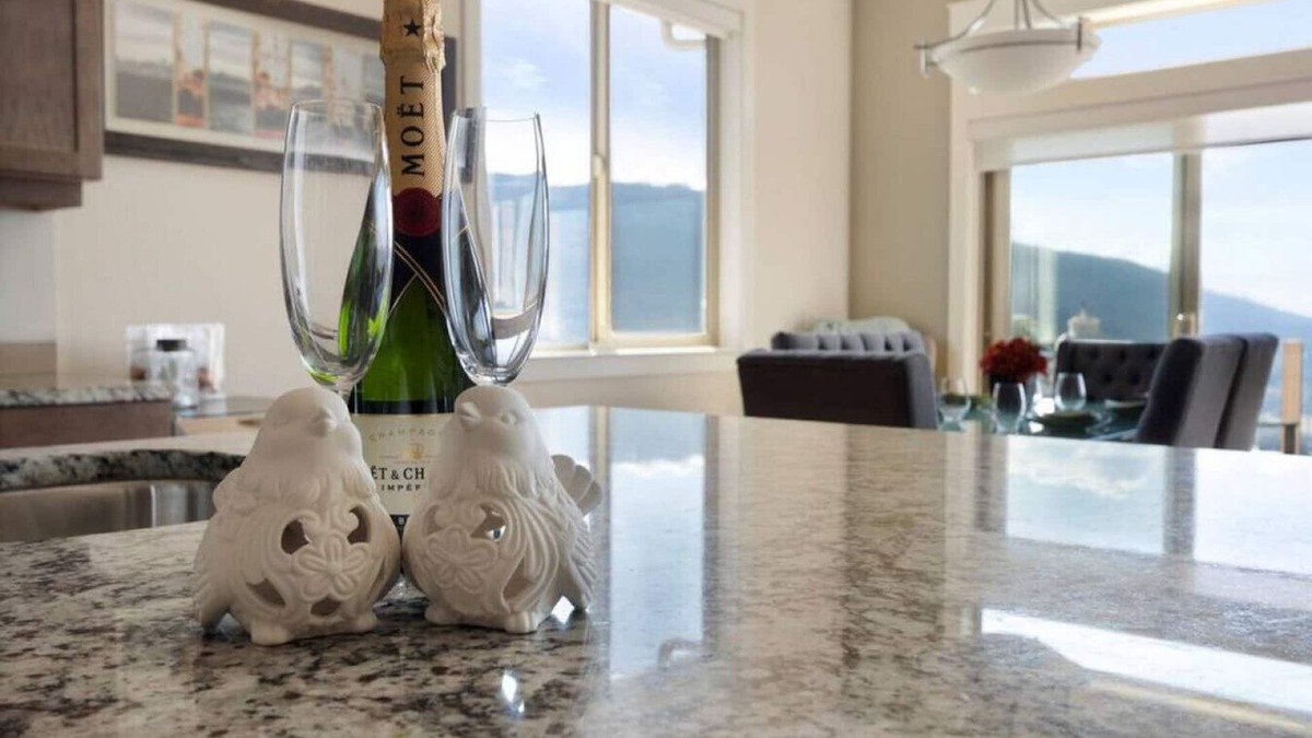 Foothills Apartment | OWAV-Upper · 3 bed, 2 bath upper suite overlooking the city