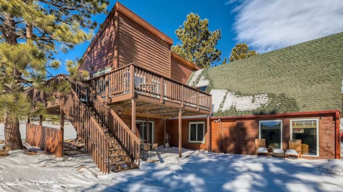 Rollinsville Cabin | Owl Chalet - 1950's Cabin close to hiking, creek, and brewery!