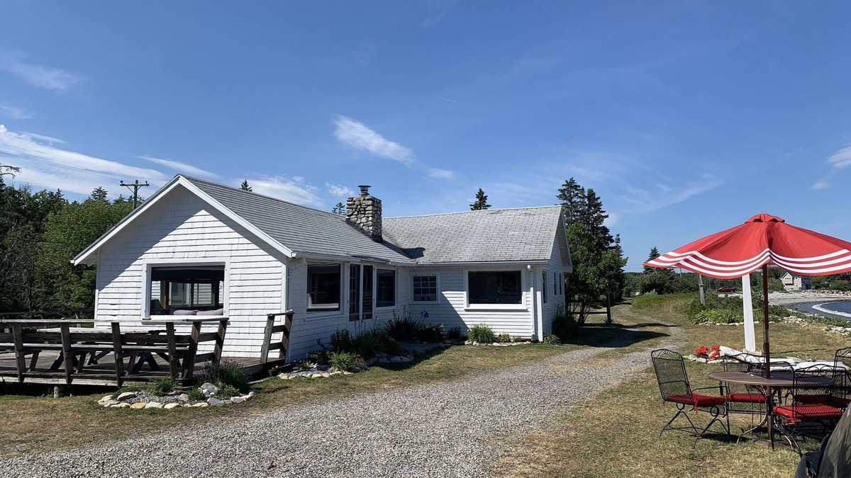 Owls Head Cottage | Owl's Head Maine Beachfront Cottage with wonderful sand beach & stunning views