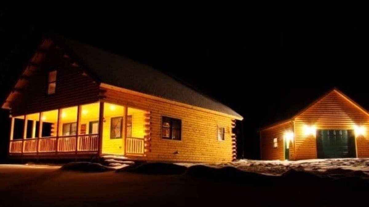 Pittsburg Cabin | Owl's Nest- Beautiful, spacious log home, sleeps up to 8, pet friendly