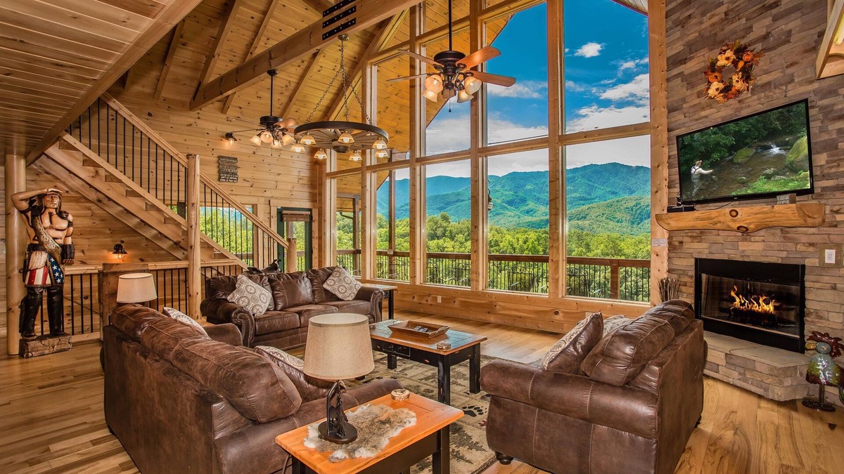 Gatlinburg - Pigeon Forge Cabin | Owner Managed | Cloud Dancer ☁️✨| 180° Mtn Views | Hot Tub | Theater 🎥🍿|Games!