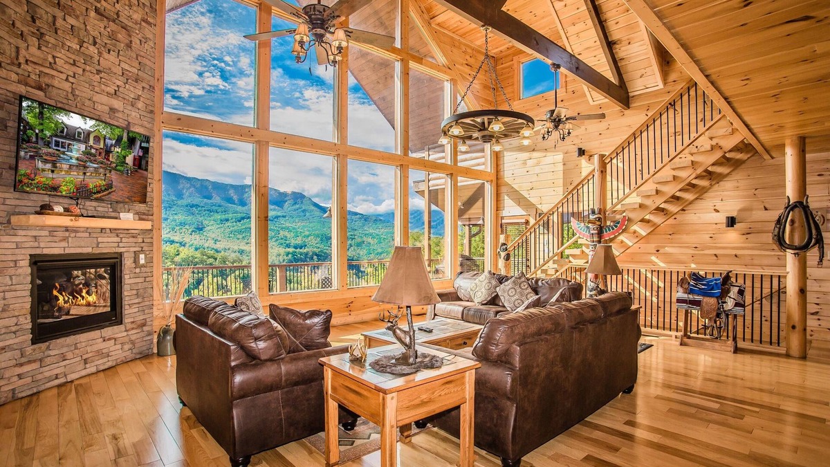 Gatlinburg - Pigeon Forge Cabin | Owner Managed | Star Dancer ✨| 180° Mtn Views | Hot Tub | Theater 🎥🍿|Games!