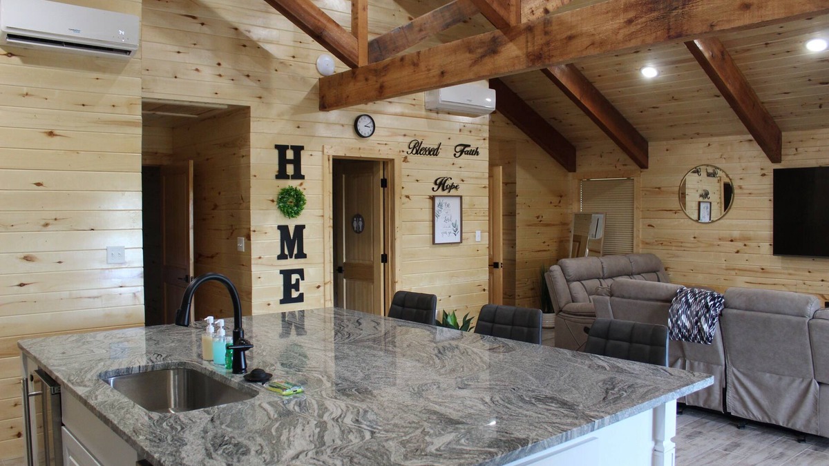 Shreveport Cabin | Owner's Cabin at God's Country Resort with Hot Tub and Spectacular View (2A)
