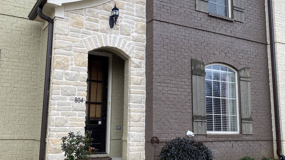 Oxford Condo | Oxford Condo-Minutes from Campus and Square